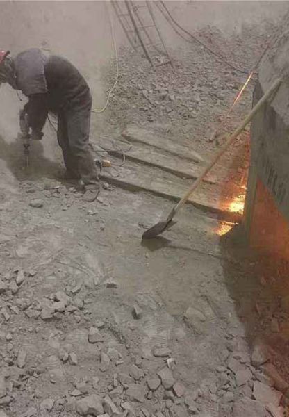 水泥庫清庫，清理鋼板倉