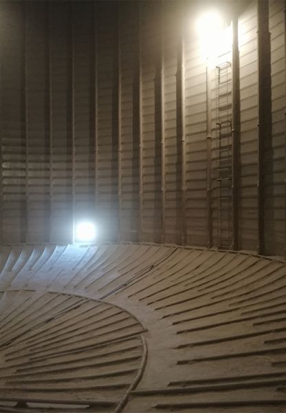 水泥庫清庫，清理鋼板倉