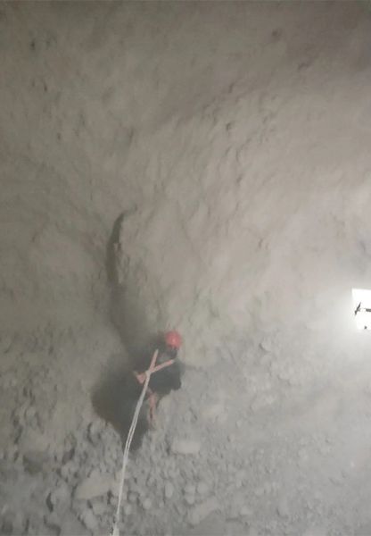 水泥庫清庫，清理鋼板倉